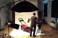 Fotografování produktových fotografií v ateliéru